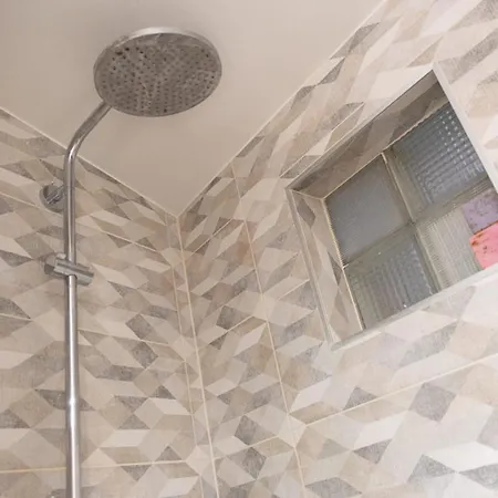 Nice Love Nest Well Located In Apartment *