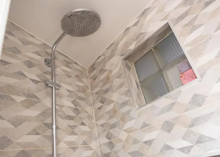 Nice Love Nest Well Located In Apartment *