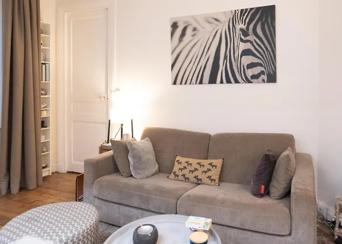 Nice Love Nest Well Located In Apartment *