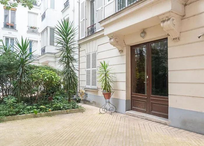 Nice Love Nest Well Located In Apartment Paris